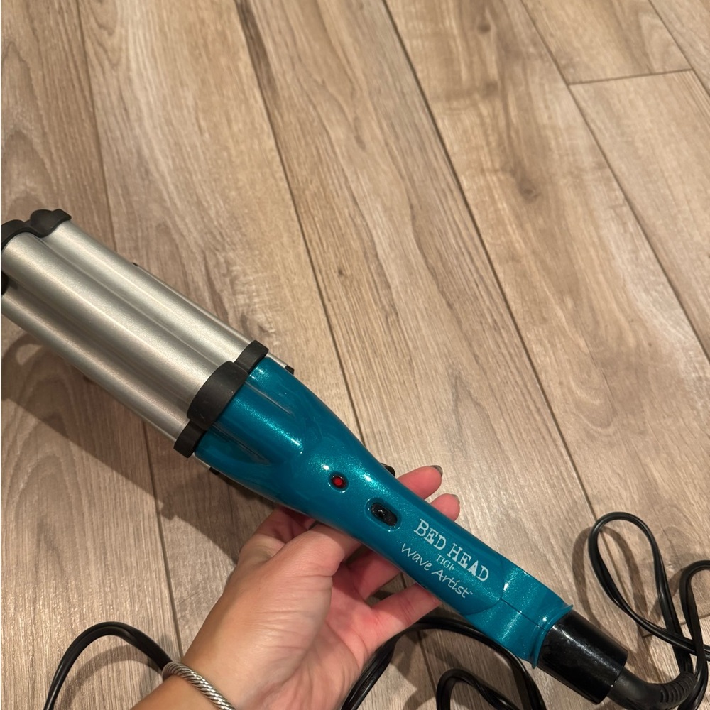 BedHead Teal and Silver Wave Artist Hair Tool